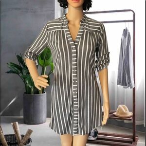 PASSPORT WHITE & GRAY STRIPE SHIRT DRESS EUC